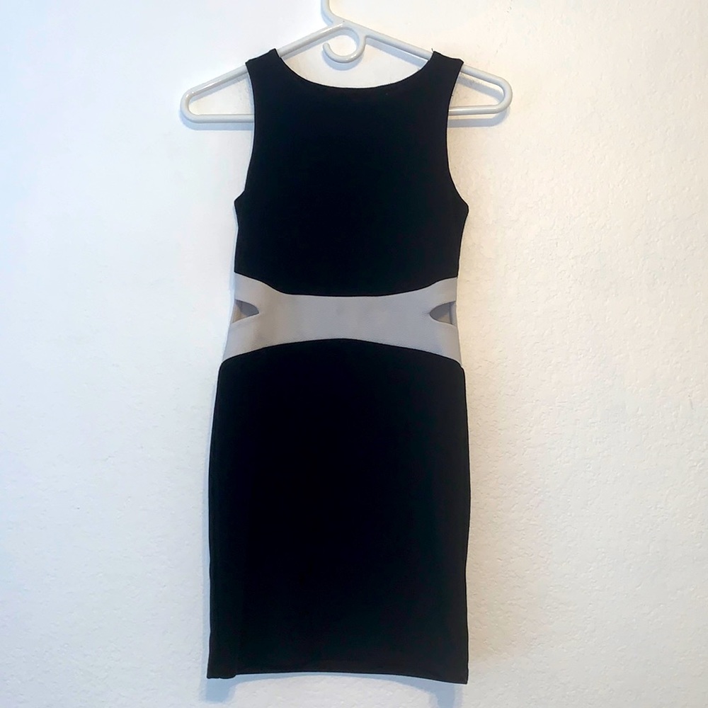 BODYCON CUTOUT DRESS BLACK WHITE SIZE XS